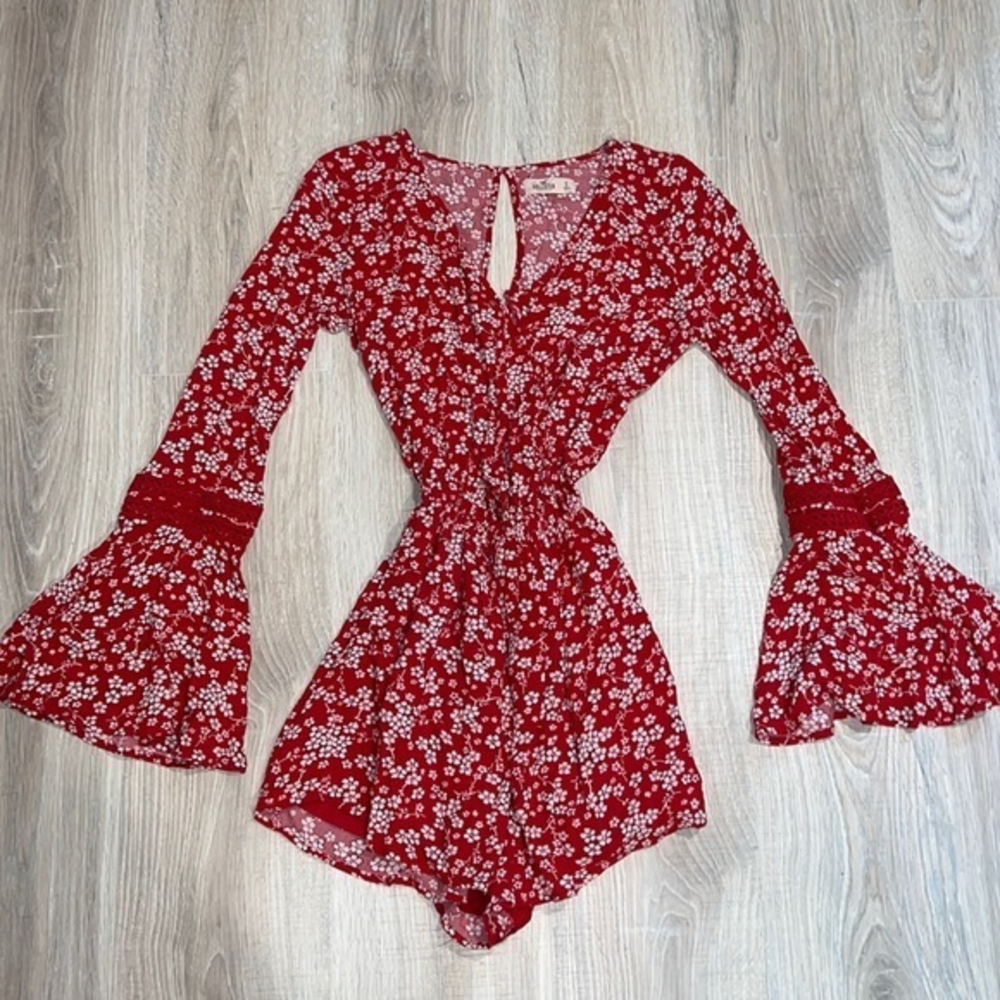 Hollister red and white‎ floral romper